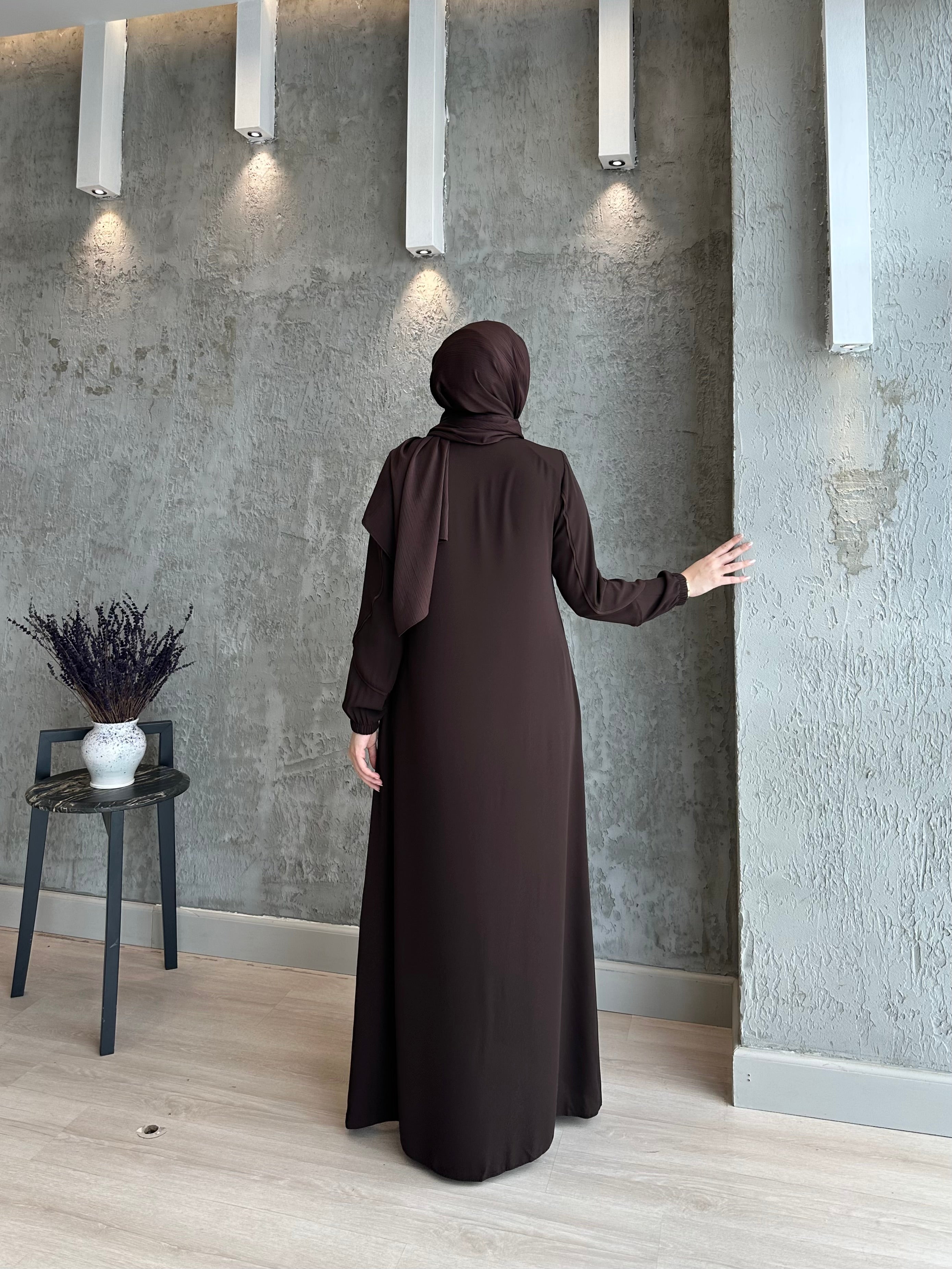 Parlak Biyeli Fermuarlı İnce Dokuma Kumaş Ferace – jaliatesettur