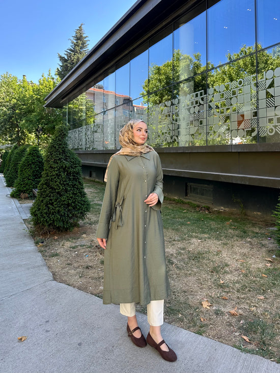 6105 Yanları Kuşaklı ve Yırtmaç Detaylı Rayon Kap